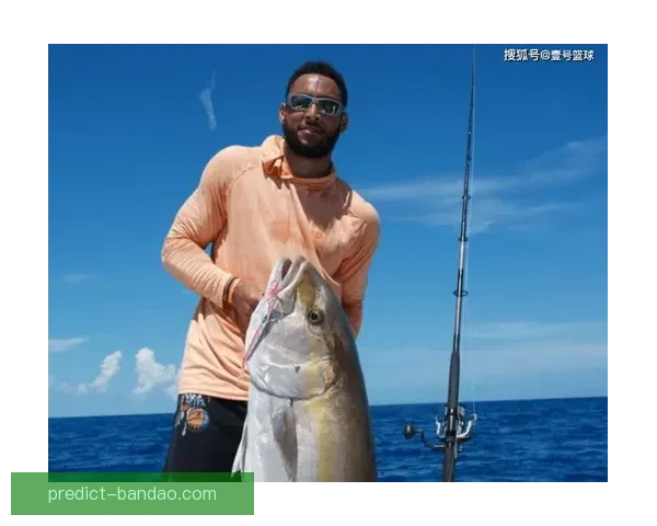本-西蒙斯转战钓鱼展现新天赋社媒晒金枪鱼收获